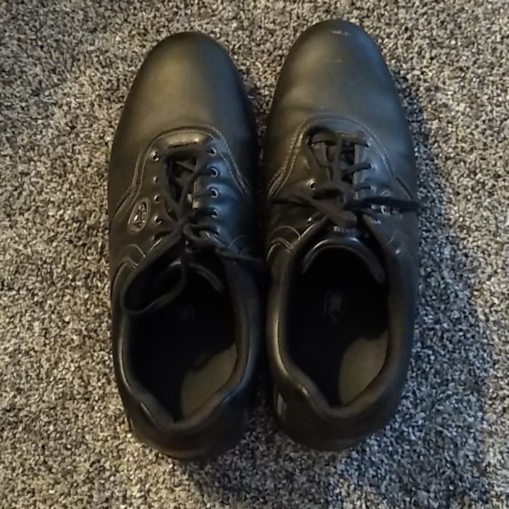 Men's size 10 Callaway golf shoes